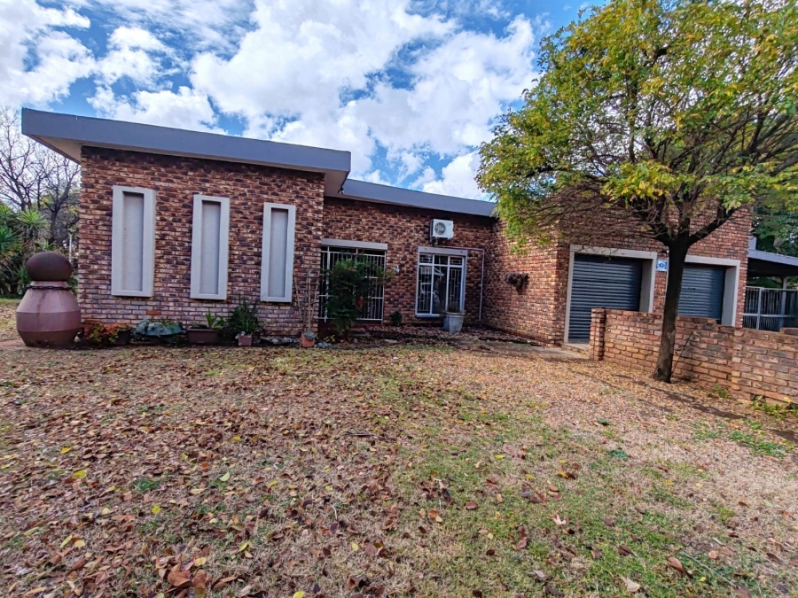 5 Bedroom Property for Sale in Miederpark North West